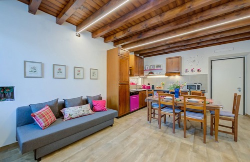 Polpenazze del Garda Apartment | Il Borgo Apartments - Lavanda, Polpenazze, Italy