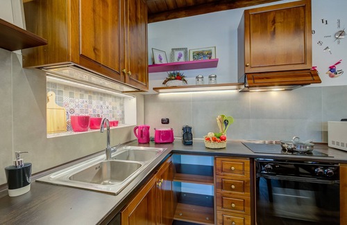 Polpenazze del Garda Apartment | Il Borgo Apartments - Lavanda, Polpenazze, Italy