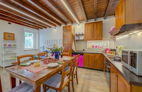 Polpenazze del Garda Apartment | Il Borgo Apartments - Lavanda, Polpenazze, Italy
