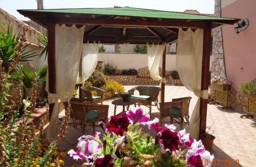 Casa Santa Bed & Breakfast | Il Giardino del Sole - Erice mare