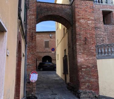 Valiano Apartment | Il Grottino, Tuscan Village Apartment