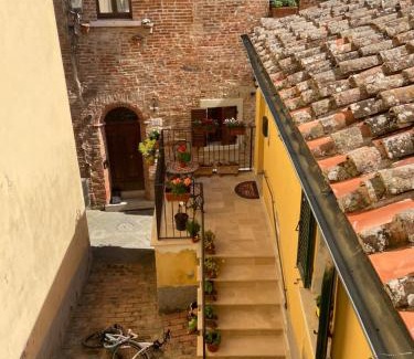 Valiano Apartment | Il Grottino, Tuscan Village Apartment