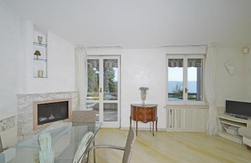 Padenghe sul Garda Apartment | Il Melagrano A12 by Wonderful Italy