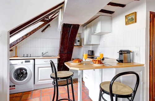 Les Iles Apartment | Ile Saint-Louis 2BR - Notre-Dame & Sainte-Chapelle