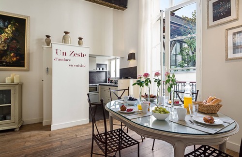 Les Iles Apartment | Ile Saint Louis Gorgeous Two Bedroom