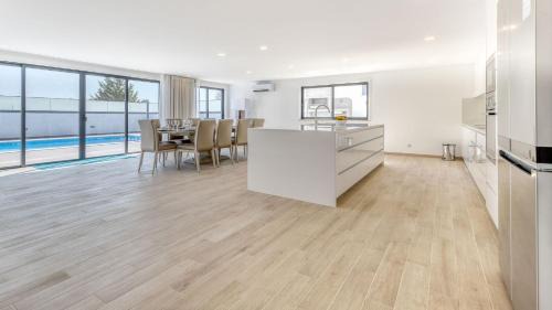 Mato Serrao Villa | Ilha do Sol Luxury in an ideal location!