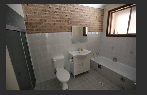Lake Illawarra House | Illawarra Shores - Beach and Lake