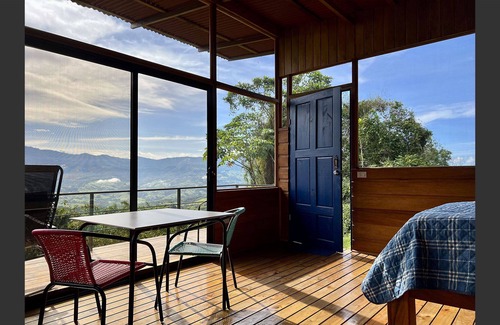 Savegre Cottage | Illuminated Vision / Vision Iluminada