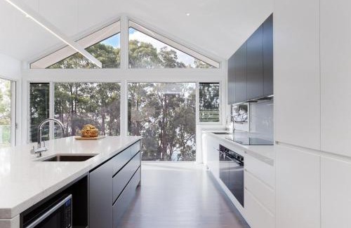 Soldiers Point House | Iluka Stunning Air Conditioned house with WI FI and Water Views