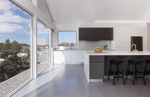 Soldiers Point House | Iluka Stunning Air Conditioned house with WI FI and Water Views