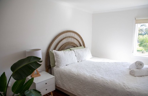 Sellicks Beach House | Iluka’s guesthouse is a one bedroom fully self contained one bathroom unit.
