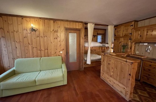 Corgnolaz Apartment | Im Skigebiet auf autofreier Alm zwischen den höchsten Bergen der Alpen.