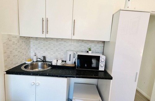 Elephant and Castle Apartment | Immaculate 1-bed Studio in London
