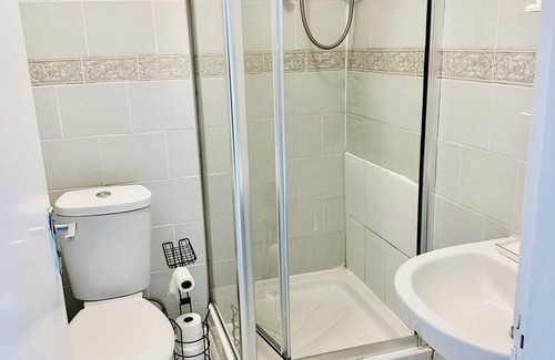 Elephant and Castle Apartment | Immaculate 1-bed Studio in London
