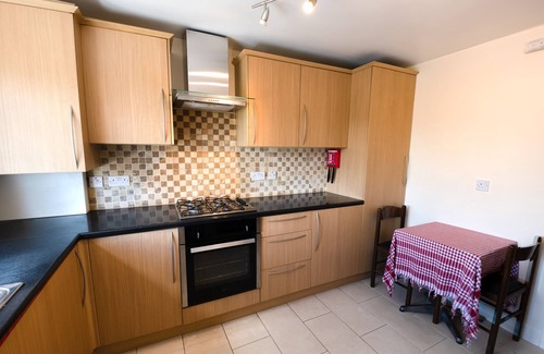 London Borough of Hounslow Apartment | Immaculate 2-bed Apartment in Isleworth by River