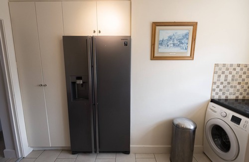 London Borough of Hounslow Apartment | Immaculate 2-bed Apartment in Isleworth by River