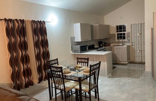 Discovery Bay House | Immaculate 2-bed House in Discovery Bay