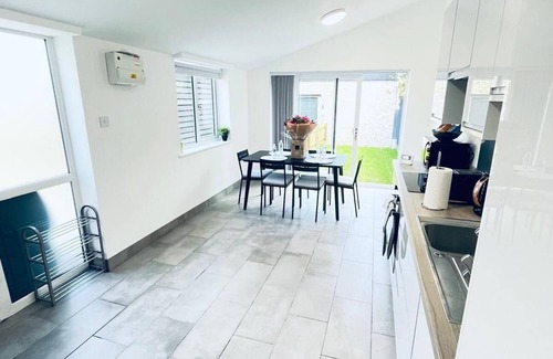 Cambridge House | Immaculate 2 Bed House in Cambridge