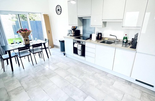 Cambridge House | Immaculate 2 Bed House in Cambridge