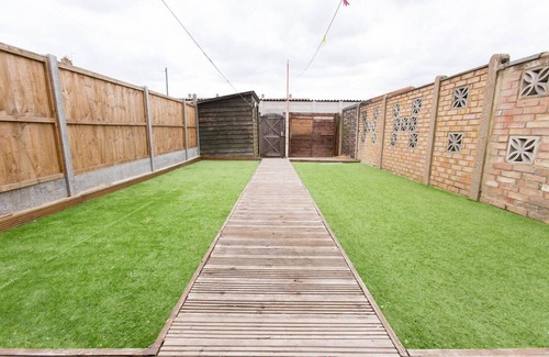 Dartford House | Immaculate 2-bed House in Dartford