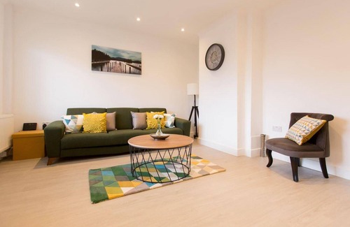 Dartford House | Immaculate 2-bed House in Dartford