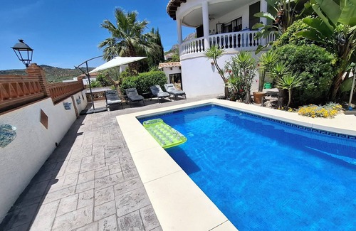 Mondron Villa | Immaculate 2 Bedroom 2 Bathroom Villa Private heated pool for 4 (MAX 6)