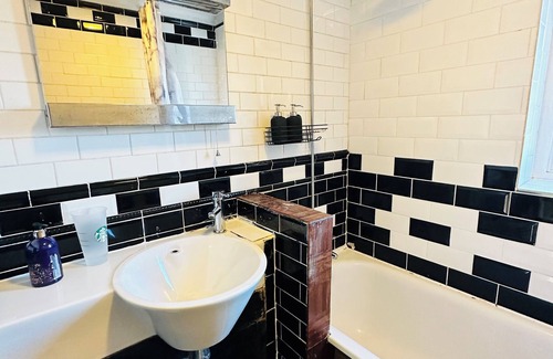 Angel Apartment | Immaculate 3-bed Apartment in London