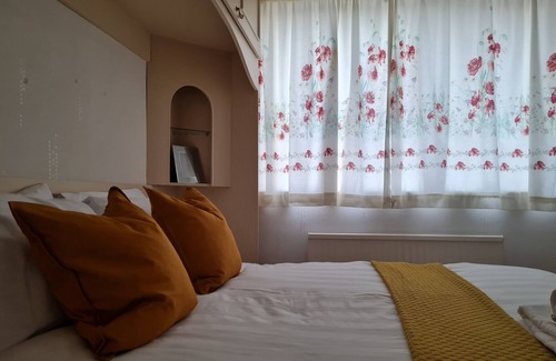 Bolton House | Immaculate 3-Bed House with free parking in Bolton