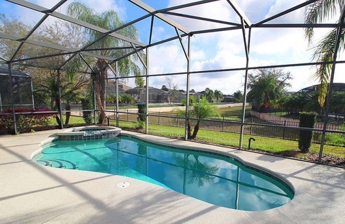 Haines City Villa | Immaculate 5-bed Villa in Haines City Pool G/room
