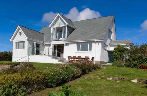 Constantine Bay House | Immaculate 5 Bedroom 5 Bathroom fully renovated modern house in Constantine Bay.