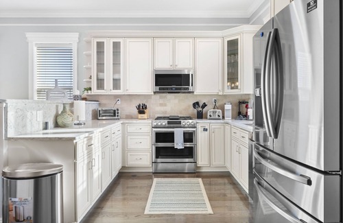 Old Dominion House | Immaculate 6 Bed Home & 6 mi to DC & 7 miles to Raegan Airport