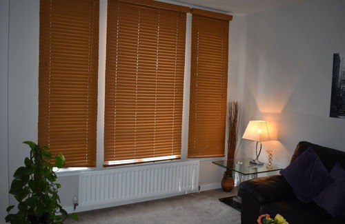 Edinburgh Apartment | Immaculate cosy flat next to Holyrood park