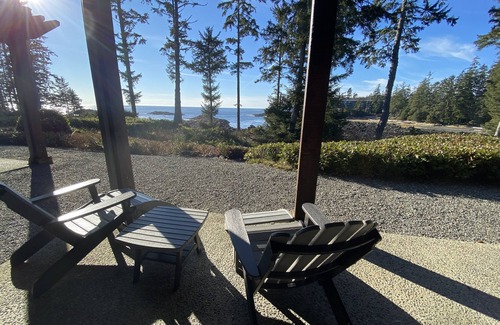 Ucluelet Condo | Immaculate deluxe oceanfront condo in beautiful Ucluelet