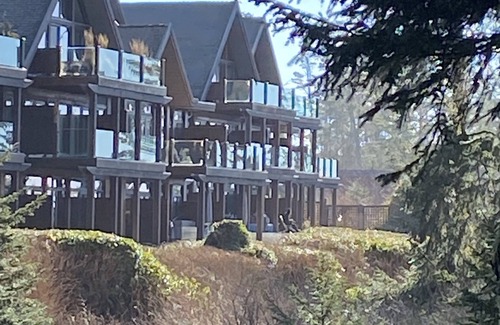 Ucluelet Condo | Immaculate deluxe oceanfront condo in beautiful Ucluelet