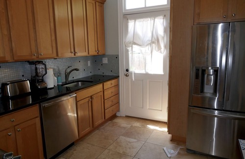 Beach Institute House | Immaculate Historic District Fast Wifi Free Parking & Cable