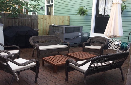 Beach Institute House | Immaculate Historic District Fast Wifi Free Parking & Cable