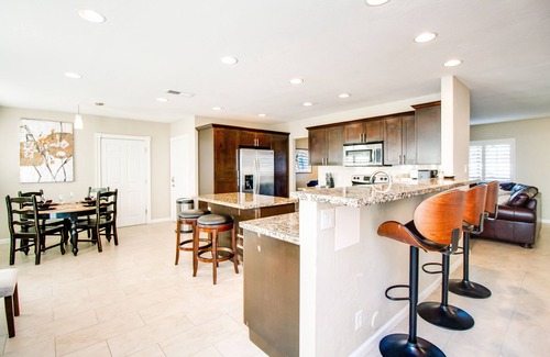 Village Grove House | Immaculate Home Near Old Town Scottsdale and ASU! 5 Bdrms and Heated Pool!
