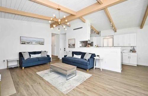 Santa Ana Heights House | Immaculate Home with 180 degree views of the Beach & Ocean