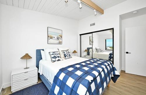 Santa Ana Heights House | Immaculate Home with 180 degree views of the Beach & Ocean