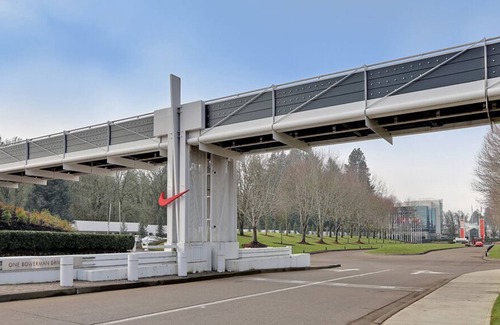 Cedar Hills House | Immaculate house in Beaverton a block from Nike World Headquarter