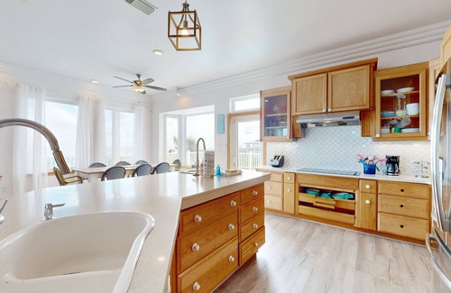Marineland Acres House | Immaculate oceanfront house with pool, fitness room & deck - dog-friendly