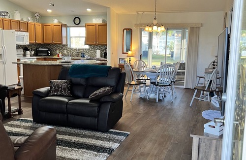Duval Cottage | Immaculate Ranch home in Village of Duval