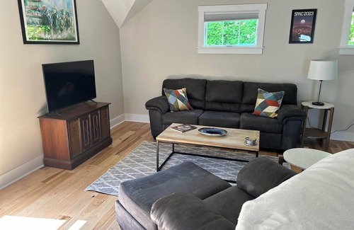 Saratoga Springs Apartment | Immaculate studio rental unit in downtown Saratoga Springs, NY!