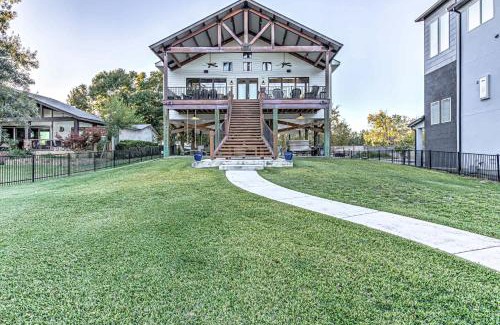 Kingsland House | Immaculate Waterfront Family Home for 16 w Private Dock