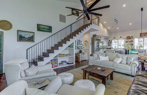 Kingsland House | Immaculate Waterfront Family Home for 16 w Private Dock