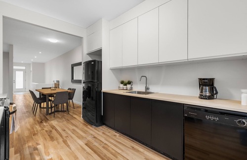 Hochelaga Apartment | Immense Appartement, Spacieux, Lumineux, Près du Centre-ville, Tout Équipé