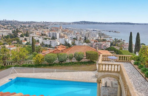 Golfe Juan Villa | IMMOGROOM- Top of villa 200m2 - Garden - Pool - Sea view - Parking - Wifi
