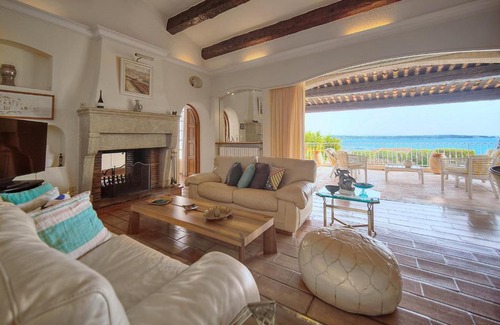 Golfe Juan Villa | IMMOGROOM- Top of villa 200m2 - Garden - Pool - Sea view - Parking - Wifi
