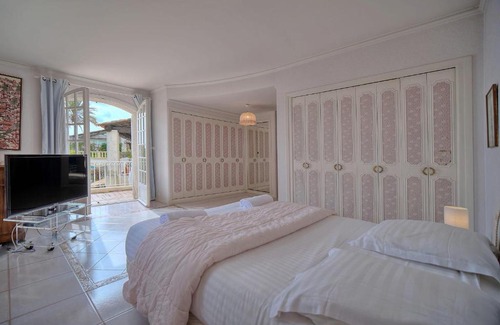 Golfe Juan Villa | IMMOGROOM- Top of villa 200m2 - Garden - Pool - Sea view - Parking - Wifi