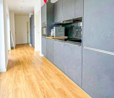 Burg-Grambke Apartment | ImmoStay #3 - Penthouse mit zwei Balkonen & Seeblick, Parking & WiFi